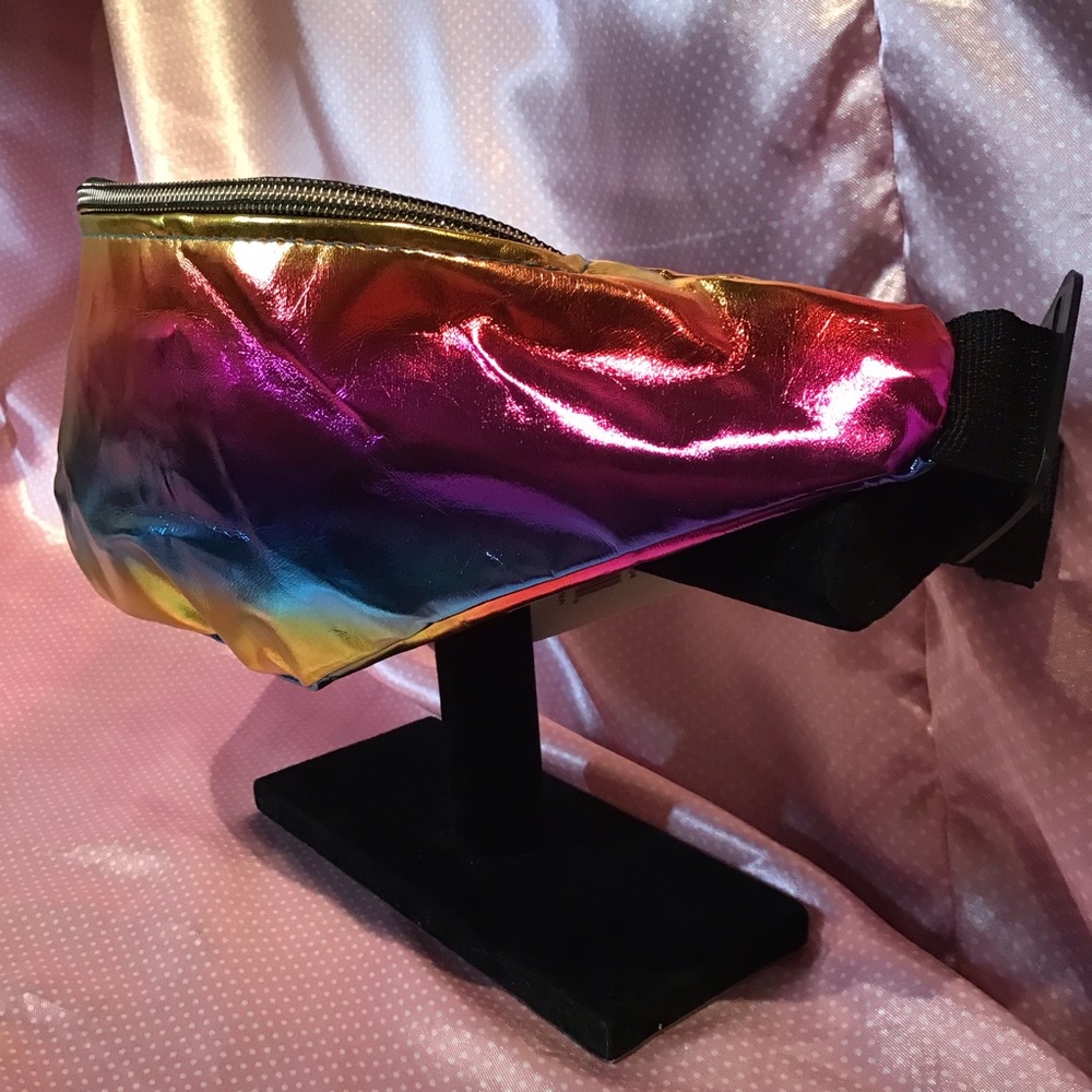 🌈⭐️2for$35 World Pride Rainbow Fanny Pack⭐️🌈 - Picture 4 of 7